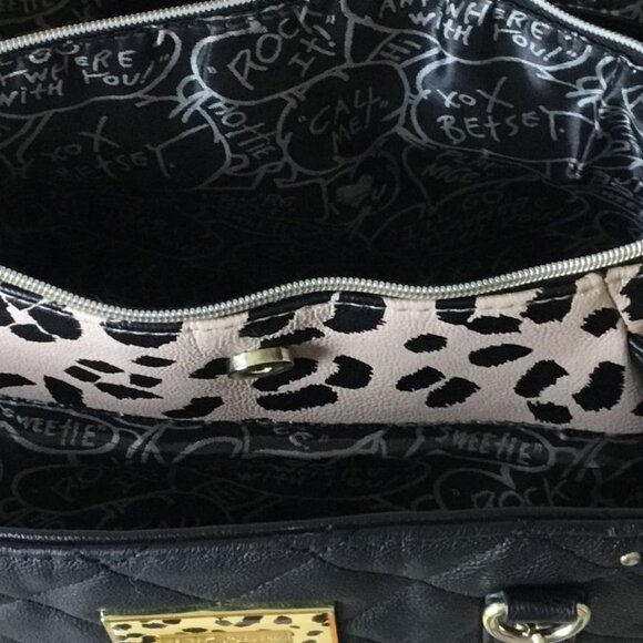 Betsey Johnson Peekaboo Leopard Shoulder Bag Black Quilt Gold Hardware Snap Clos - Picture 7 of 11